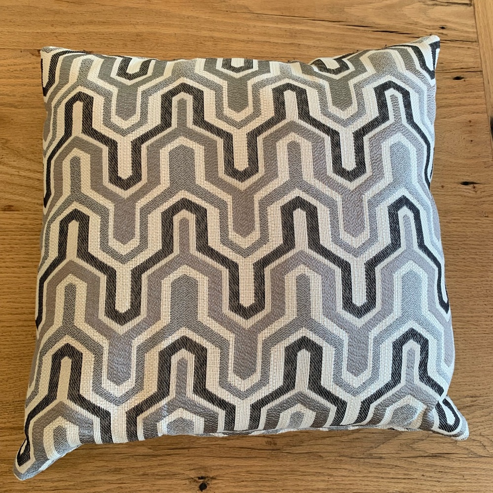 Geometric Print Sofa Pillows Grays White 18 x‎ 18” NWOT